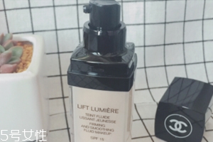 香奈兒粉底液哪款好？緊顏煥彩粉底液干皮救星