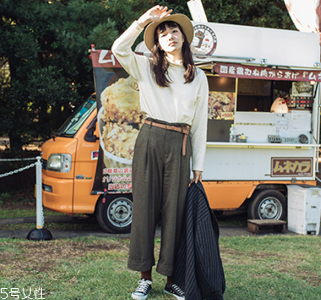 鹽系女生怎樣穿搭？清新無(wú)公害的鄰家女孩