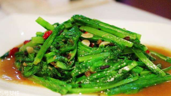 油麥菜怎么涼拌好吃？加點麻醬調(diào)味