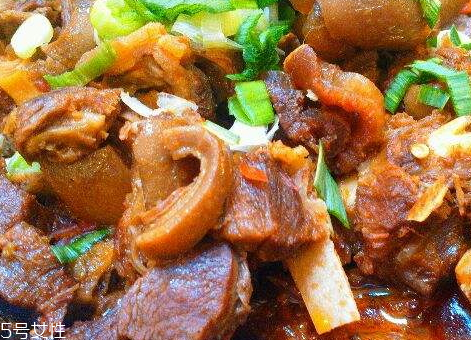 紅燒羊肉可以放洋蔥嗎 洋蔥去羊肉的膻味 紅燒羊肉可以放洋蔥嗎 洋蔥去羊肉的膻味