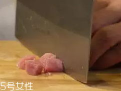 杏鮑菇怎么洗才干凈？鹽水泡泡輕松去污