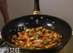 杏鮑菇怎么洗才干凈？鹽水泡泡輕松去污