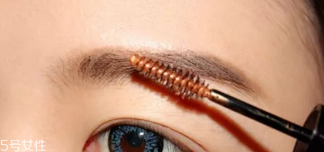 眉膏和眉粉有什么區(qū)別？眉粉只能上色