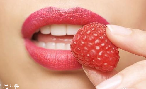 皮膚發(fā)黃適合什么顏色的口紅 顯白利器 皮膚發(fā)黃適合什么顏色的口紅 顯白利器