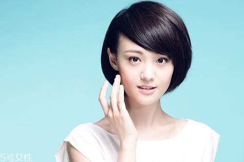 皮膚發(fā)黃適合什么顏色的口紅 顯白利器 皮膚發(fā)黃適合什么顏色的口紅 顯白利器