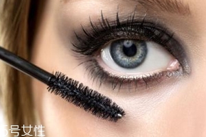 怎么刷睫毛膏才翹才長？8個步驟刷出動人電眼