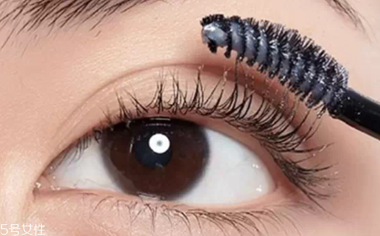 怎么刷睫毛膏才翹才長？8個(gè)步驟刷出動(dòng)人電眼