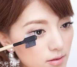 怎么刷睫毛膏才翹才長？8個(gè)步驟刷出動(dòng)人電眼