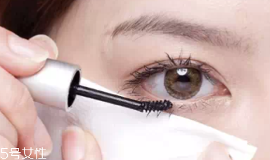 怎么刷睫毛膏才翹才長？8個(gè)步驟刷出動(dòng)人電眼
