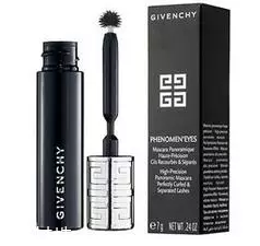 睫毛膏暈染到下眼皮怎么辦？用棉簽蘸取卸妝水擦掉