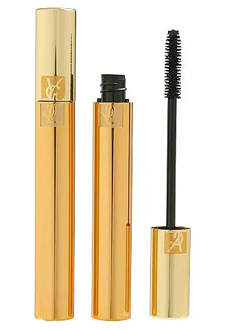 睫毛膏暈染到下眼皮怎么辦？用棉簽蘸取卸妝水擦掉