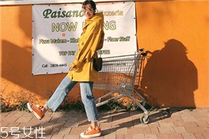 牛仔褲發(fā)臭是怎么回事？和水洗工藝有關