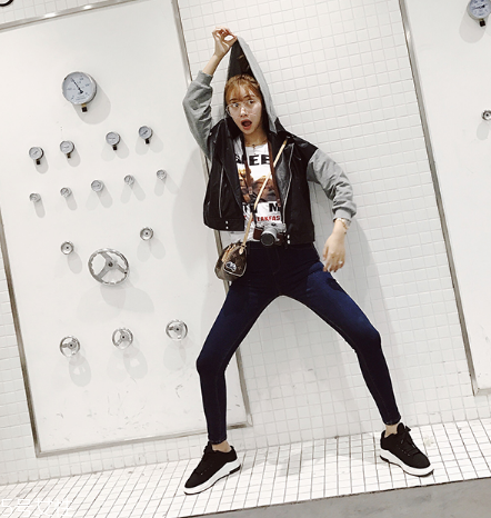 牛仔褲和休閑褲哪個(gè)好看？各有各的特色