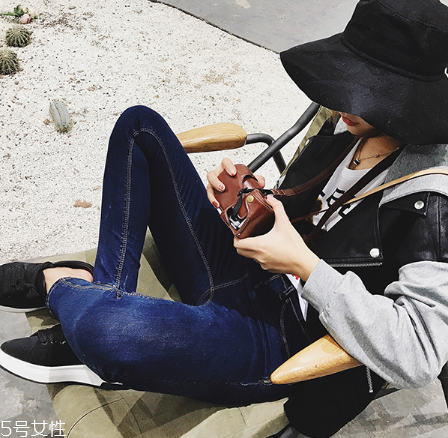 牛仔褲和休閑褲哪個(gè)好看？各有各的特色