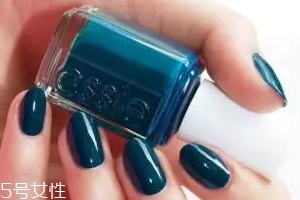 綠色指甲油顯手黑嗎？反光深綠色適合黃皮