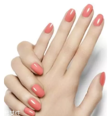 綠色指甲油顯手黑嗎？反光深綠色適合黃皮