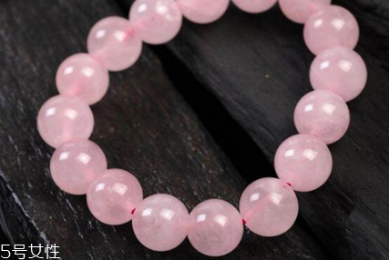 粉水晶手鏈一般多少錢？價值取決于成色