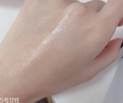 chanel山茶花保濕精華水好用嗎？補水底妝神器