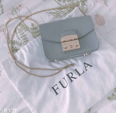 furla包包怎么打開？超百搭的心機(jī)包包