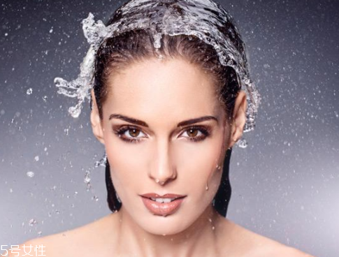 洗發(fā)水能當(dāng)沐浴露用嗎？可以偶爾使用