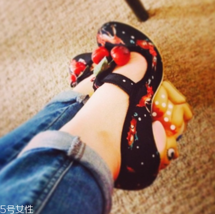 irregular choice鞋子多少錢？高跟鞋中的泥石流