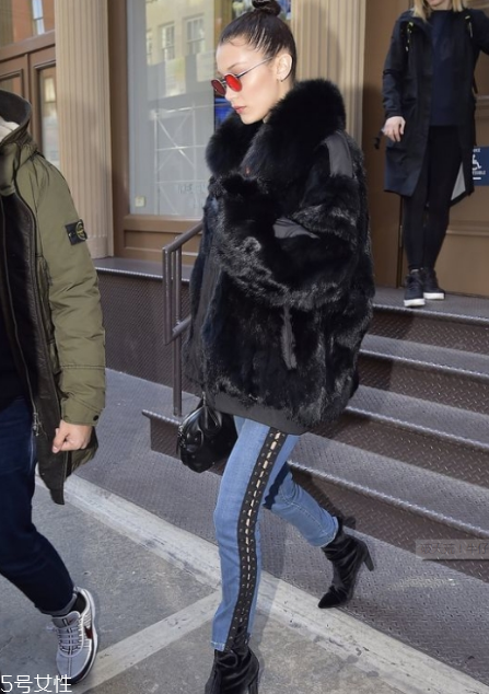 今年流行什么樣的牛仔褲？三大元素一定要有