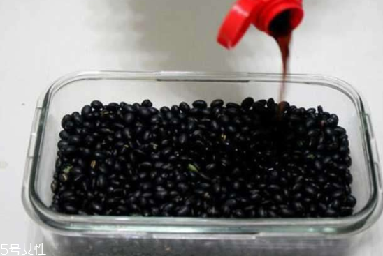 黑豆泡醋能放多久？必須半年內(nèi)吃完