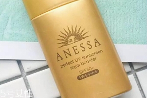 安耐曬金瓶適合干皮嗎？更適合油皮