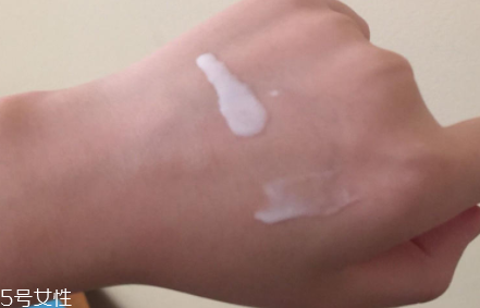 安耐曬金瓶適合干皮嗎？更適合油皮