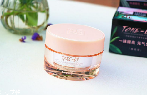 素顏霜和bb霜哪個效果好 這樣涂素顏霜對皮膚好 素顏霜和bb霜哪個效果好 這樣涂素顏霜對皮膚好