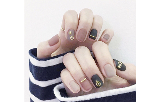 2018最流行的磨砂美甲新款式 磨砂美甲的最新火爆款式圖片 2018最流行的磨砂美甲新款式 磨砂美甲的最新火爆款式圖片