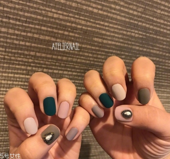 2018最流行的磨砂美甲新款式 磨砂美甲的最新火爆款式圖片 2018最流行的磨砂美甲新款式 磨砂美甲的最新火爆款式圖片