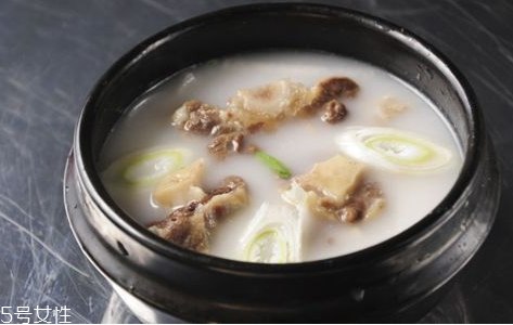 牛骨頭可以燉幾次 不要反復(fù)熬制 牛骨頭可以燉幾次 不要反復(fù)熬制