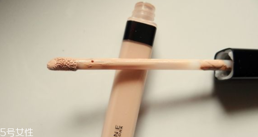 遮瑕液可以涂在眼部嗎？能遮住黑眼圈