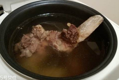 牛骨湯為什么不白 奶白牛骨湯熬制方法 牛骨湯為什么不白 奶白牛骨湯熬制方法