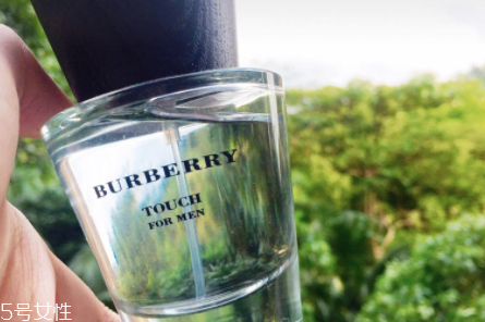 burberry情緣男士香水女士能用嗎？男女皆宜的木質(zhì)香調(diào)
