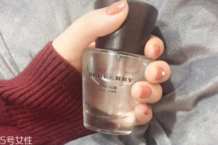 burberry情緣男士香水女士能用嗎？男女皆宜的木質(zhì)香調(diào)