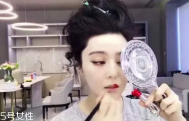 口紅干了嘴脫皮怎么辦？4步打造水潤雙唇