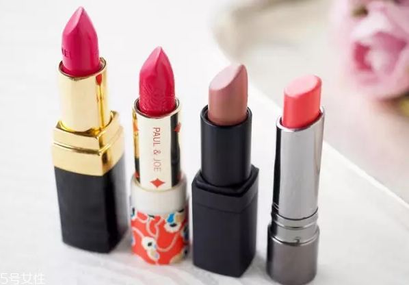 口紅干了嘴脫皮怎么辦？4步打造水潤雙唇