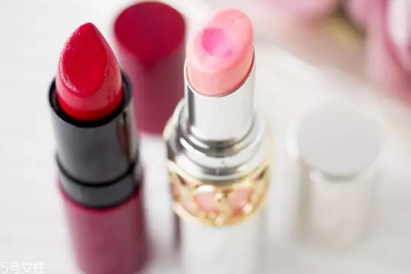 口紅干了嘴脫皮怎么辦？4步打造水潤雙唇