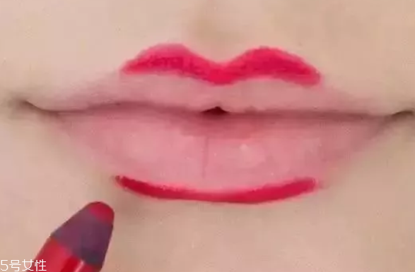 口紅干了嘴脫皮怎么辦？4步打造水潤雙唇