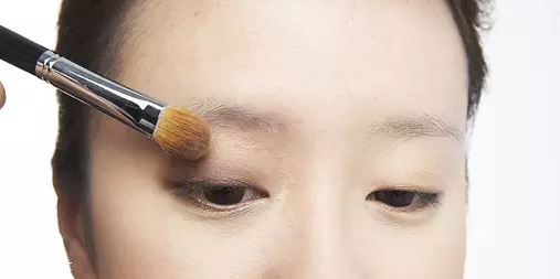 怎么用口紅畫(huà)眼影？?jī)刹疆?huà)好眼妝