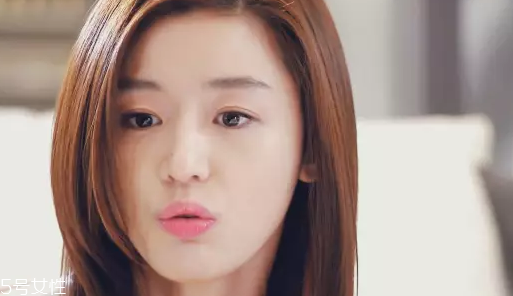 怎么用口紅畫(huà)眼影？?jī)刹疆?huà)好眼妝