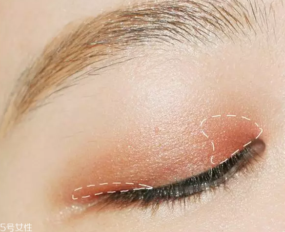 怎么用口紅畫(huà)眼影？?jī)刹疆?huà)好眼妝