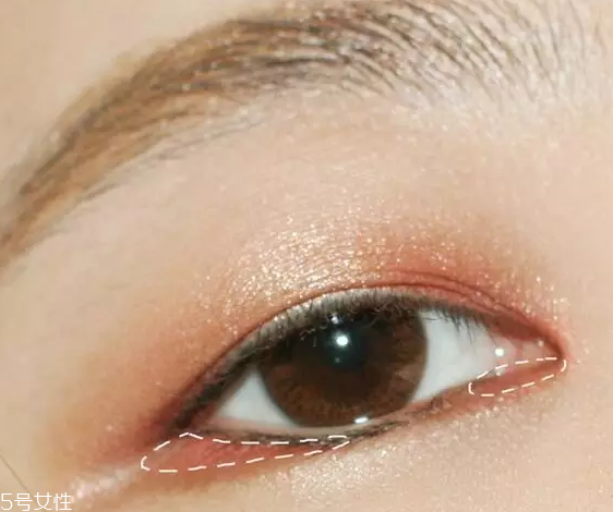 怎么用口紅畫(huà)眼影？?jī)刹疆?huà)好眼妝