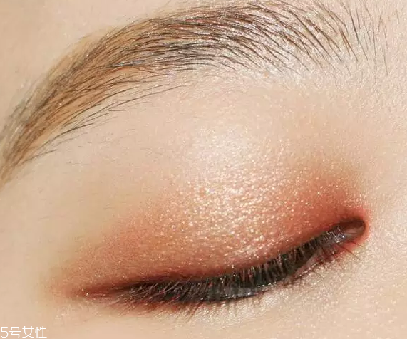 怎么用口紅畫(huà)眼影？?jī)刹疆?huà)好眼妝