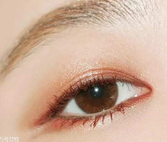怎么用口紅畫(huà)眼影？?jī)刹疆?huà)好眼妝