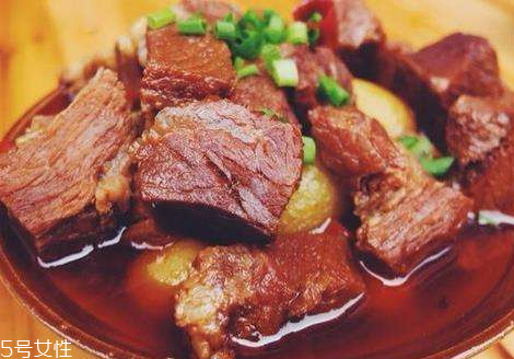 紅燒牛肉可以放蠔油嗎 當(dāng)然可以 紅燒牛肉可以放蠔油嗎 當(dāng)然可以