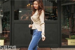 米色毛衣怎么搭配？打造氣質(zhì)女神范兒