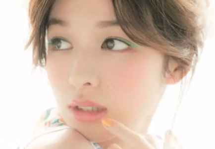 用口紅怎么畫腮紅？4個步驟讓腮紅更自然